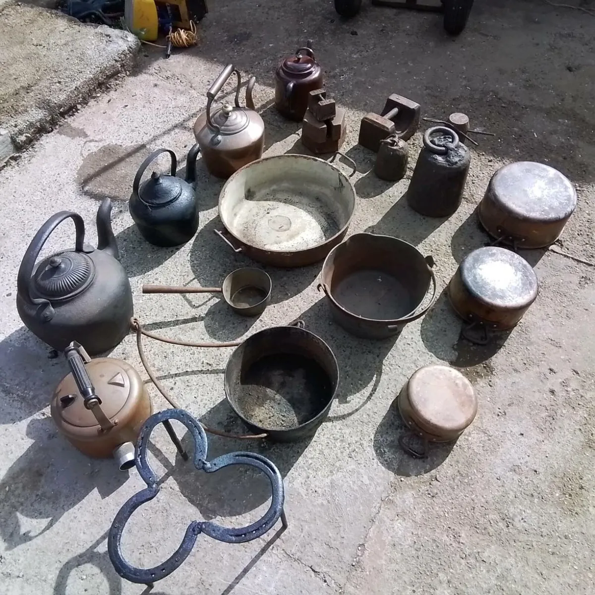 ANTIQUE AND COLLECTABLES - Image 2