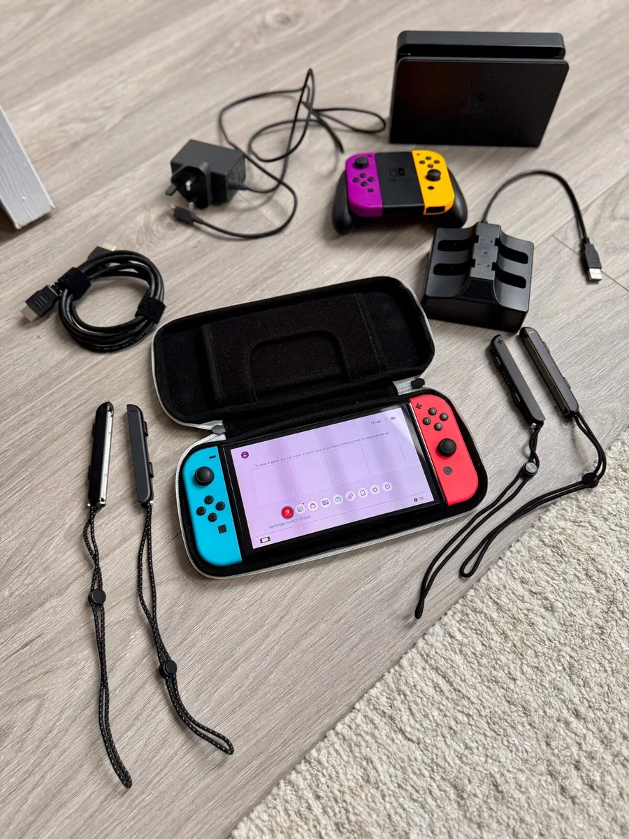 Nintendo Switch OLED - Excellent Condition - Image 3