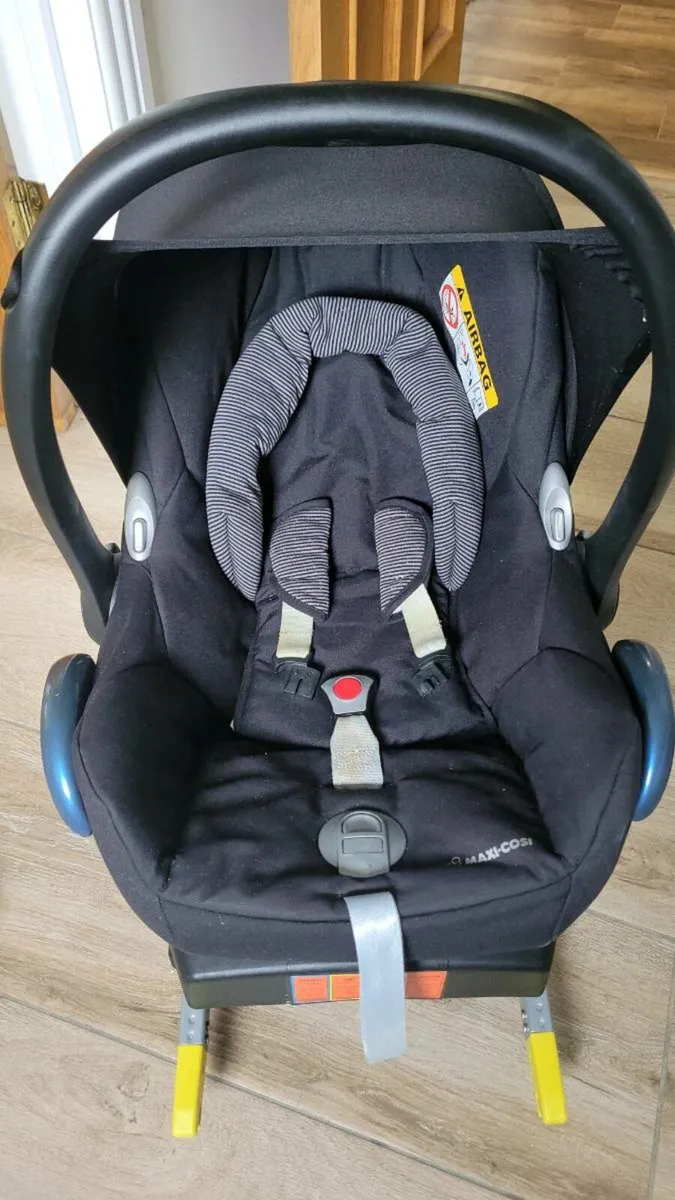 Maxi-Cosi CabrioFix Car Seat + EasyFix Base - Image 1