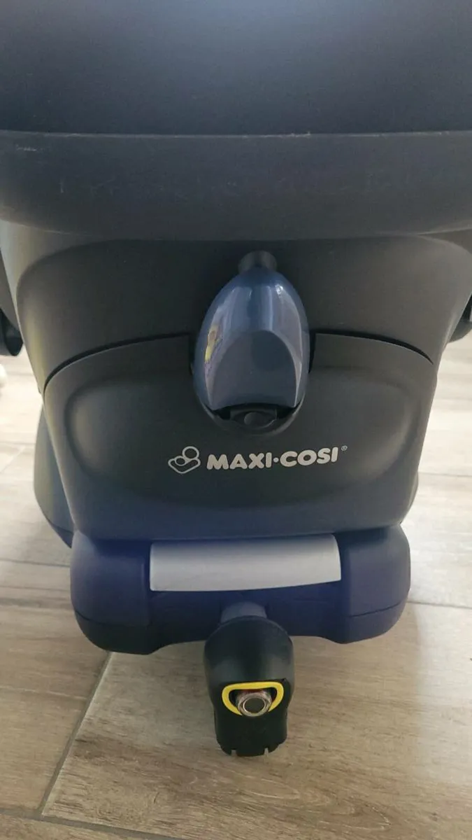 Maxi-Cosi CabrioFix Car Seat + EasyFix Base - Image 3