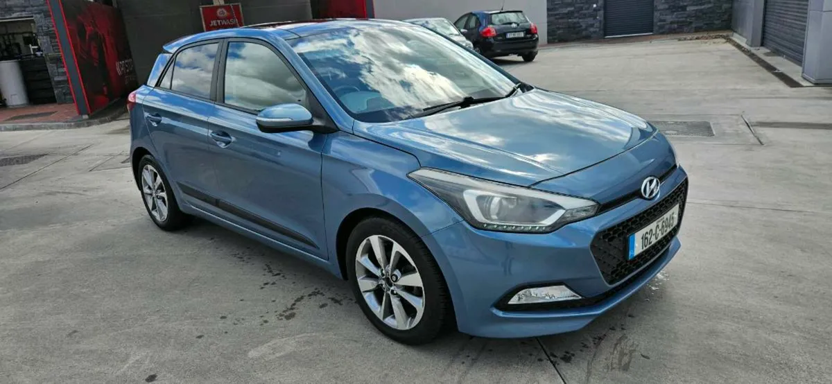 HYUNDAI I20 HIGH SPEC LOW MILEAGE - Image 1