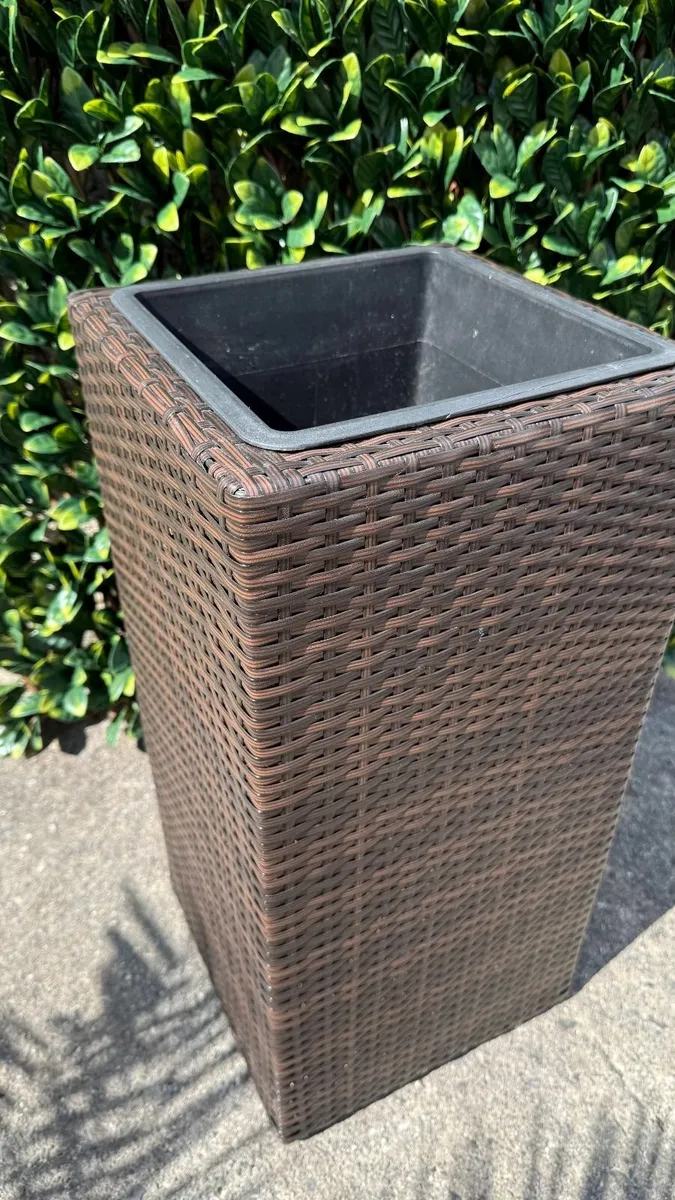Flower pot - Image 1