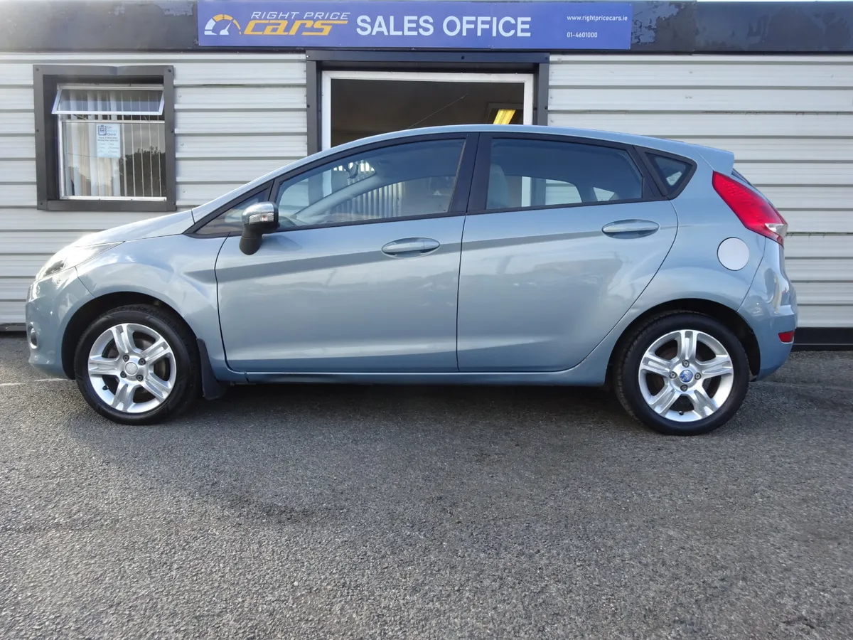 FORD FIESTA 1.25 PETROL 5 DOOR STYLE - Image 4