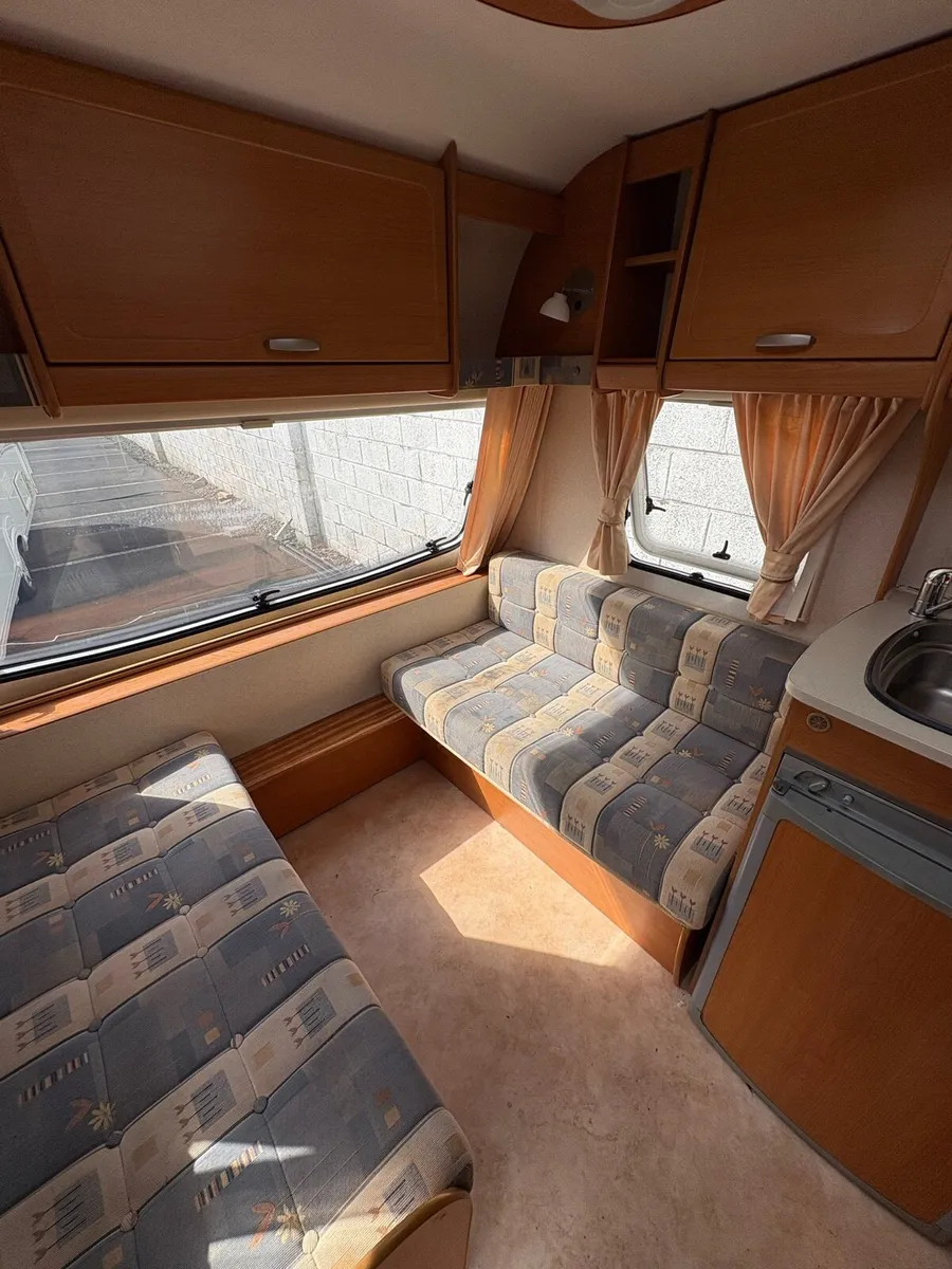Bailey Ranger series 5, fixed bed 4 berth caravan - Image 4