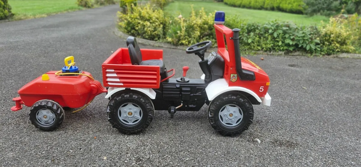 Rolly fire engine with water tanker and winch - Image 2