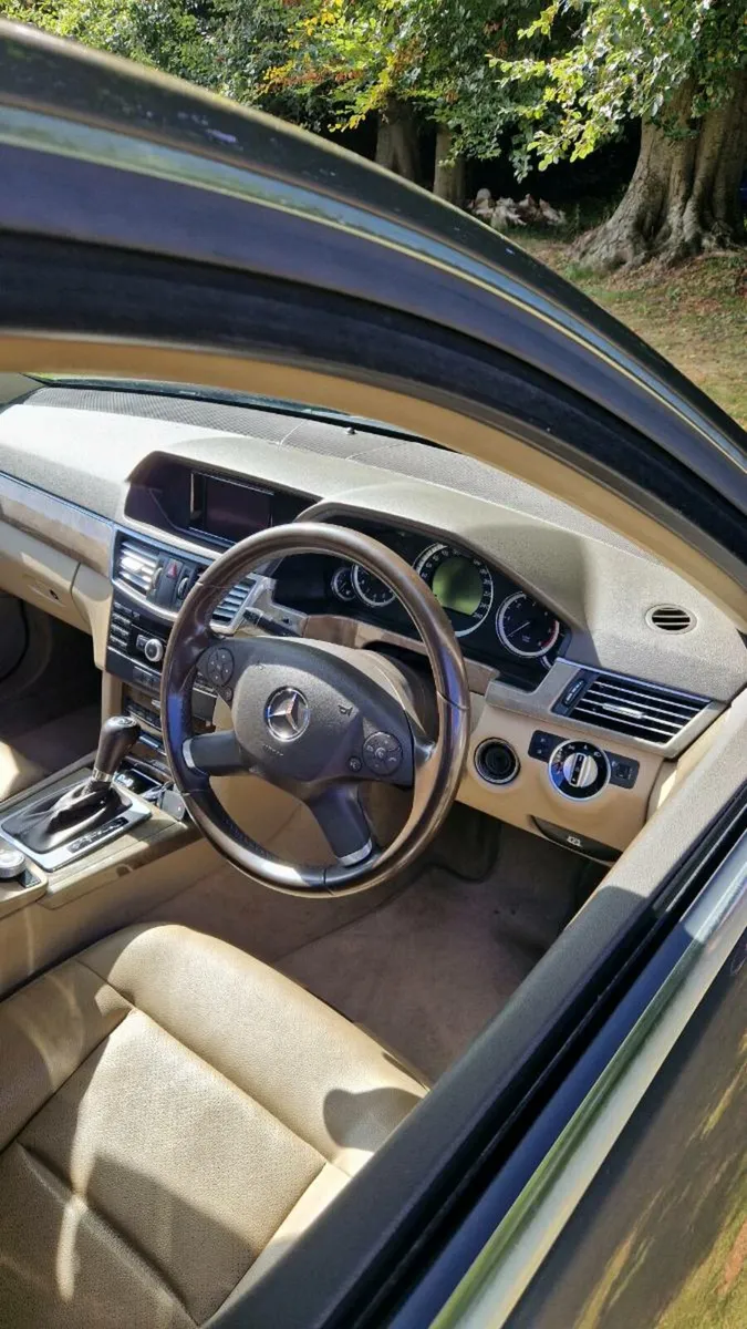 Mercedes E200 cdi blue - Image 4