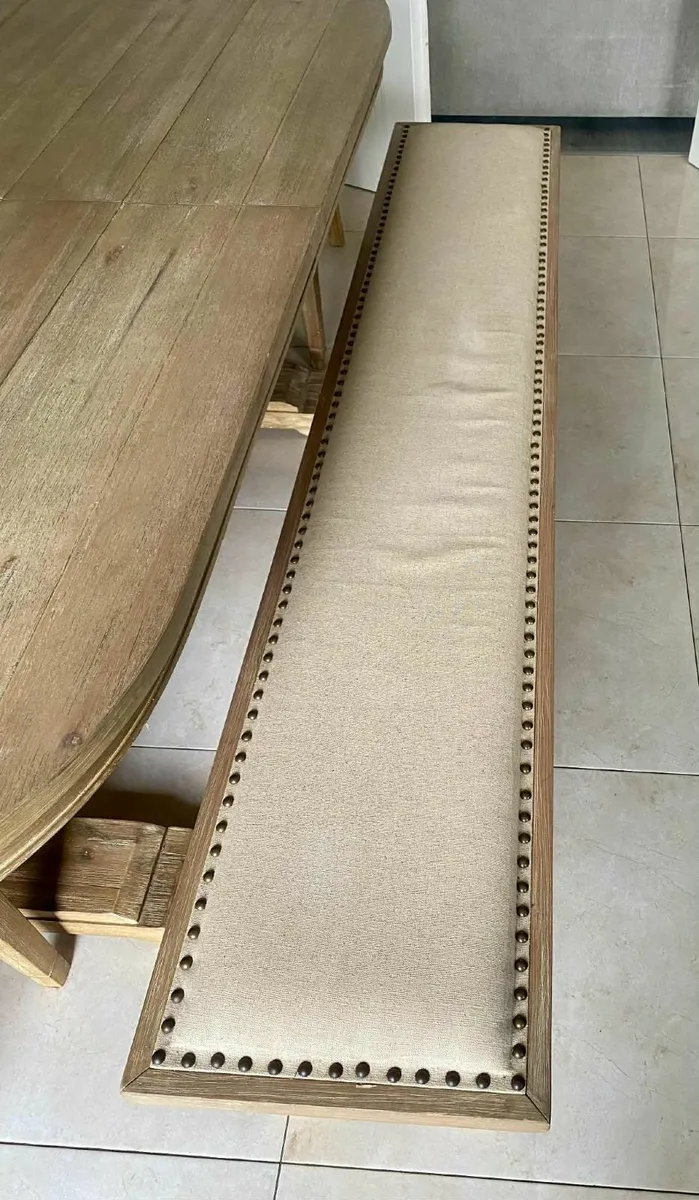 Table and chairs - Image 2