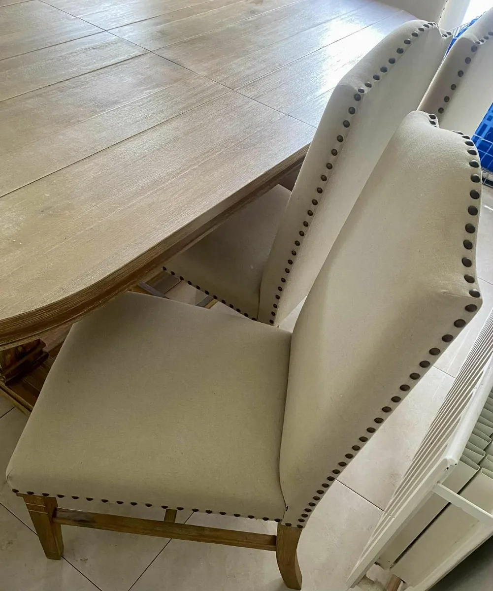 Table and chairs - Image 4