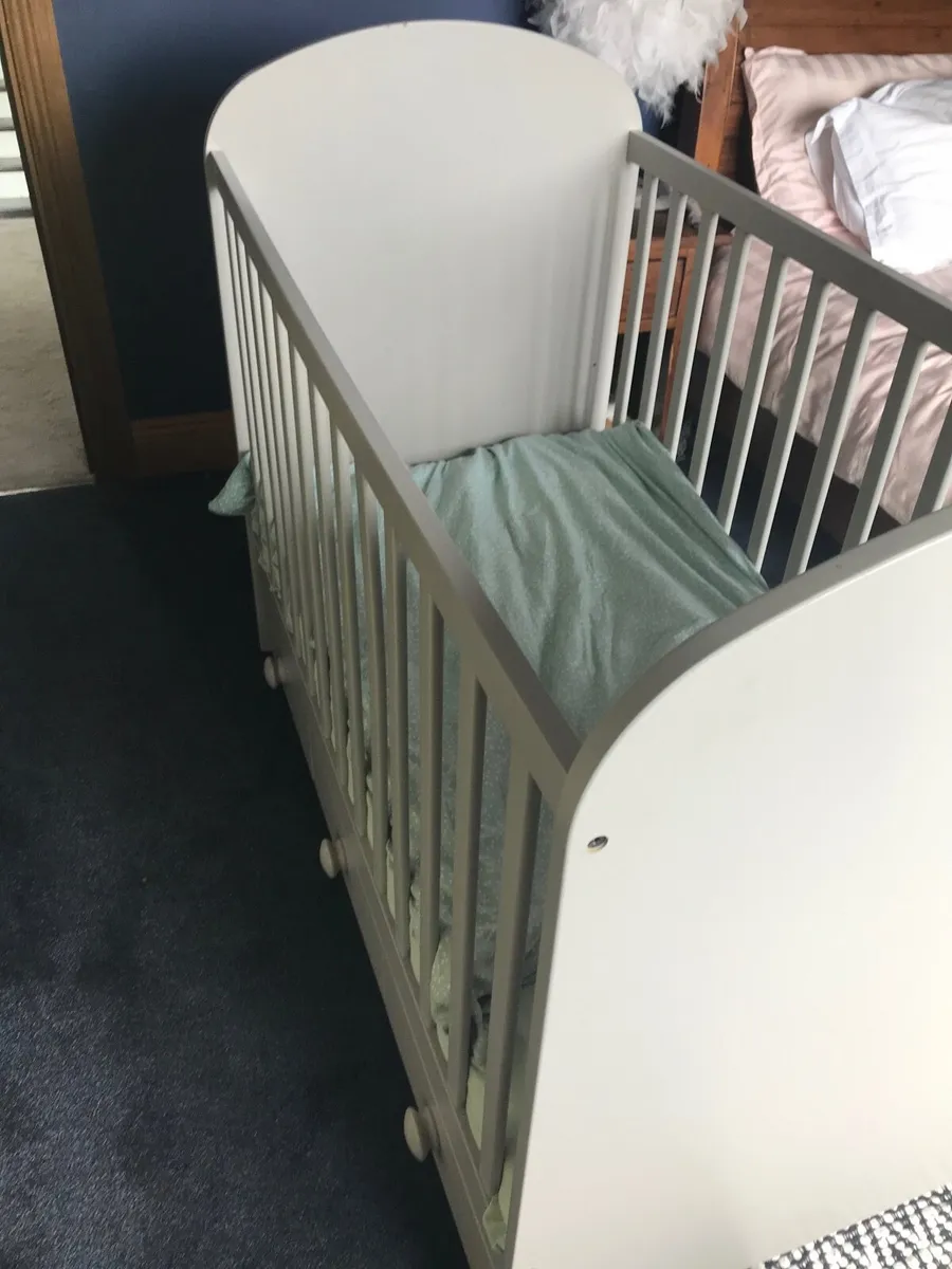 Baby cot - Image 1