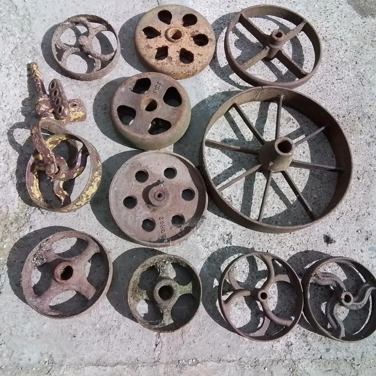 ANTIQUE AND COLLECTABLES