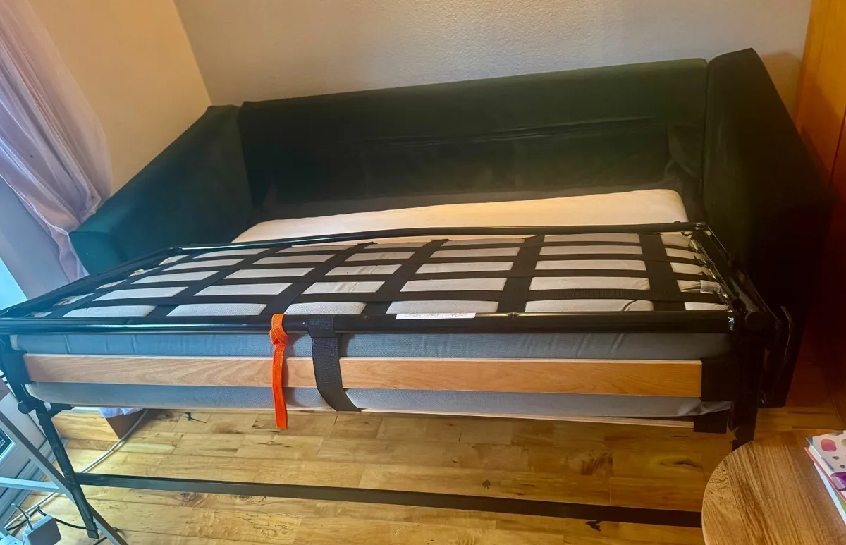 Couch with fold out bed - Image 4