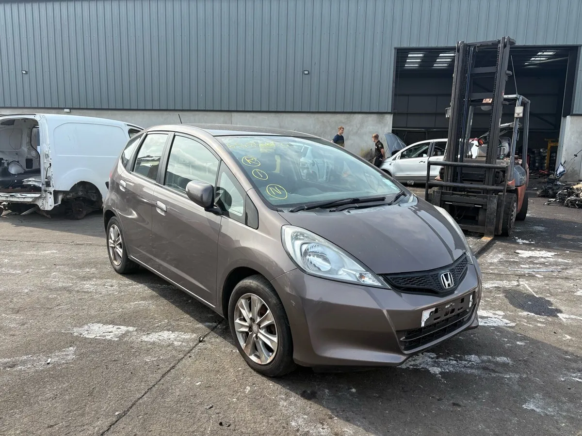 PARTS BREAKING 2013 HONDA JAZZ 1.4 Petrol Manual - Image 2