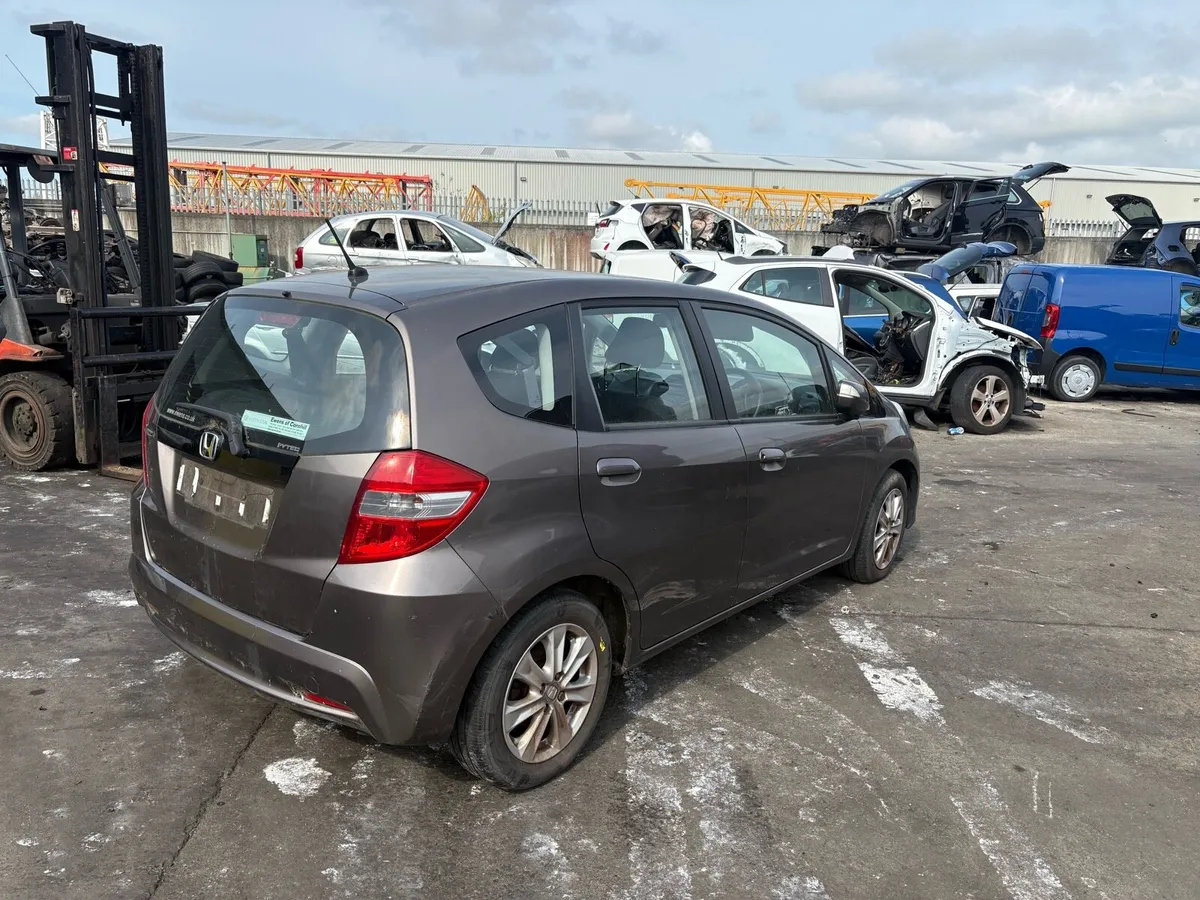 PARTS BREAKING 2013 HONDA JAZZ 1.4 Petrol Manual - Image 3