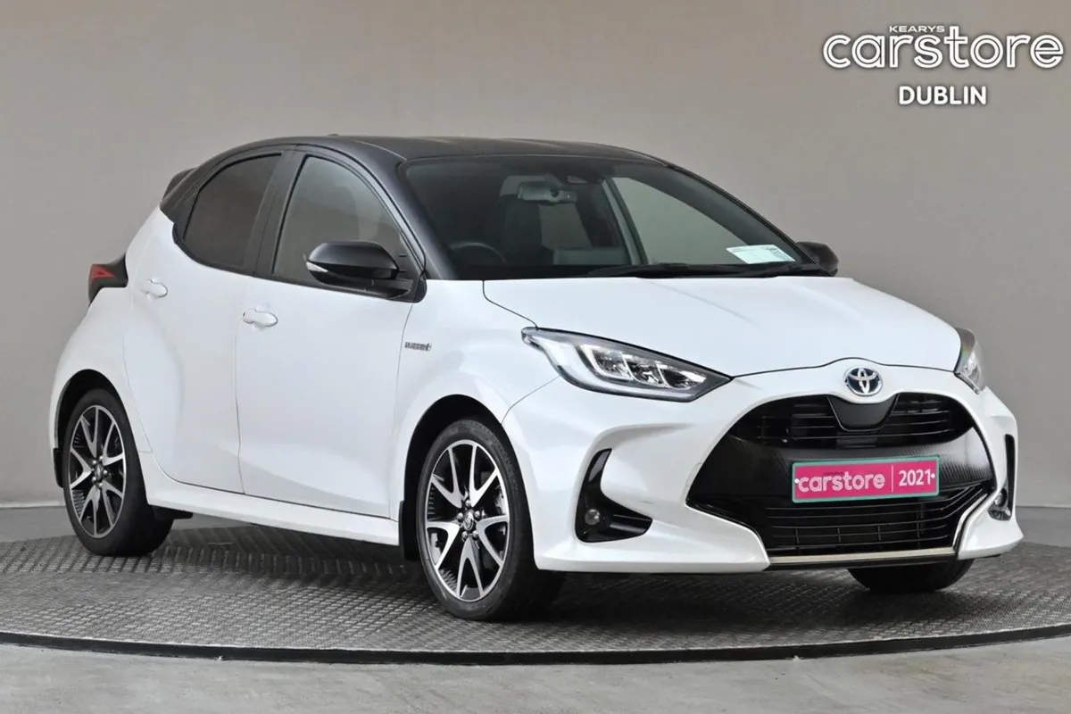 Toyota Yaris 1.5 Hybrid Style  2tone Roof - Image 1