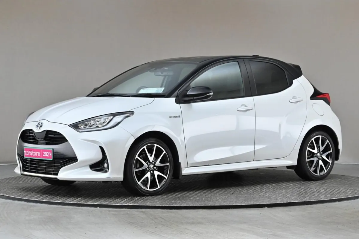 Toyota Yaris 1.5 Hybrid Style  2tone Roof - Image 4