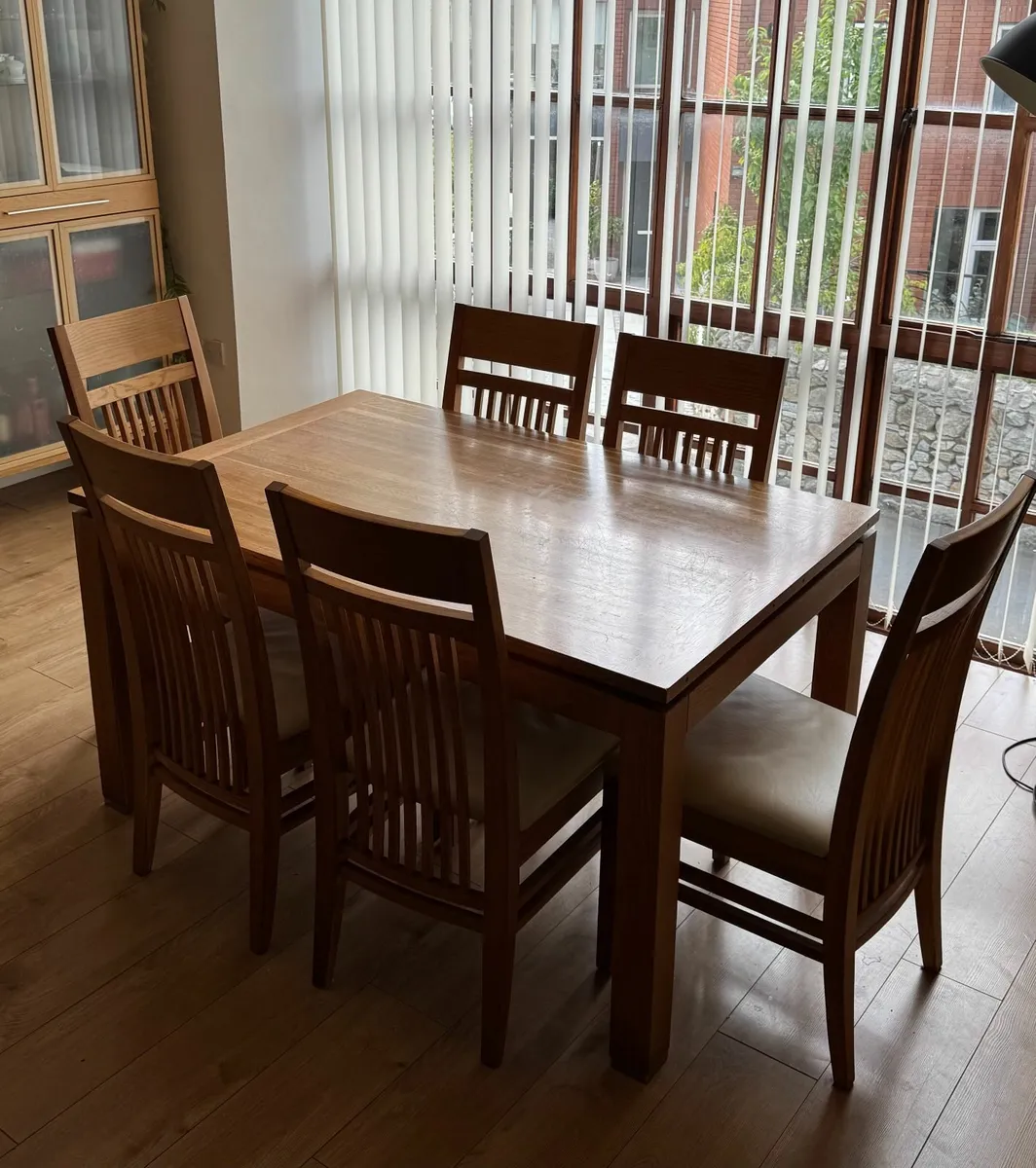 Extendable solid oak dining table with six chairs - Image 2