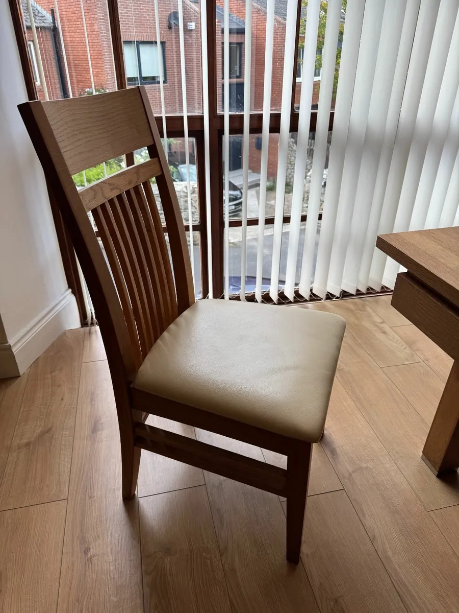 Extendable solid oak dining table with six chairs - Image 3