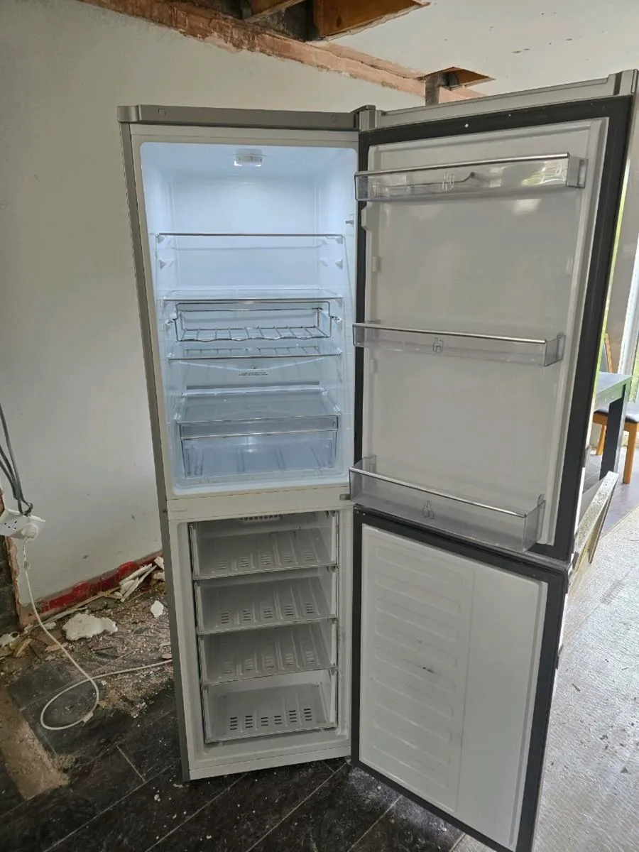 GRUNDIG fridge freezer - Image 2