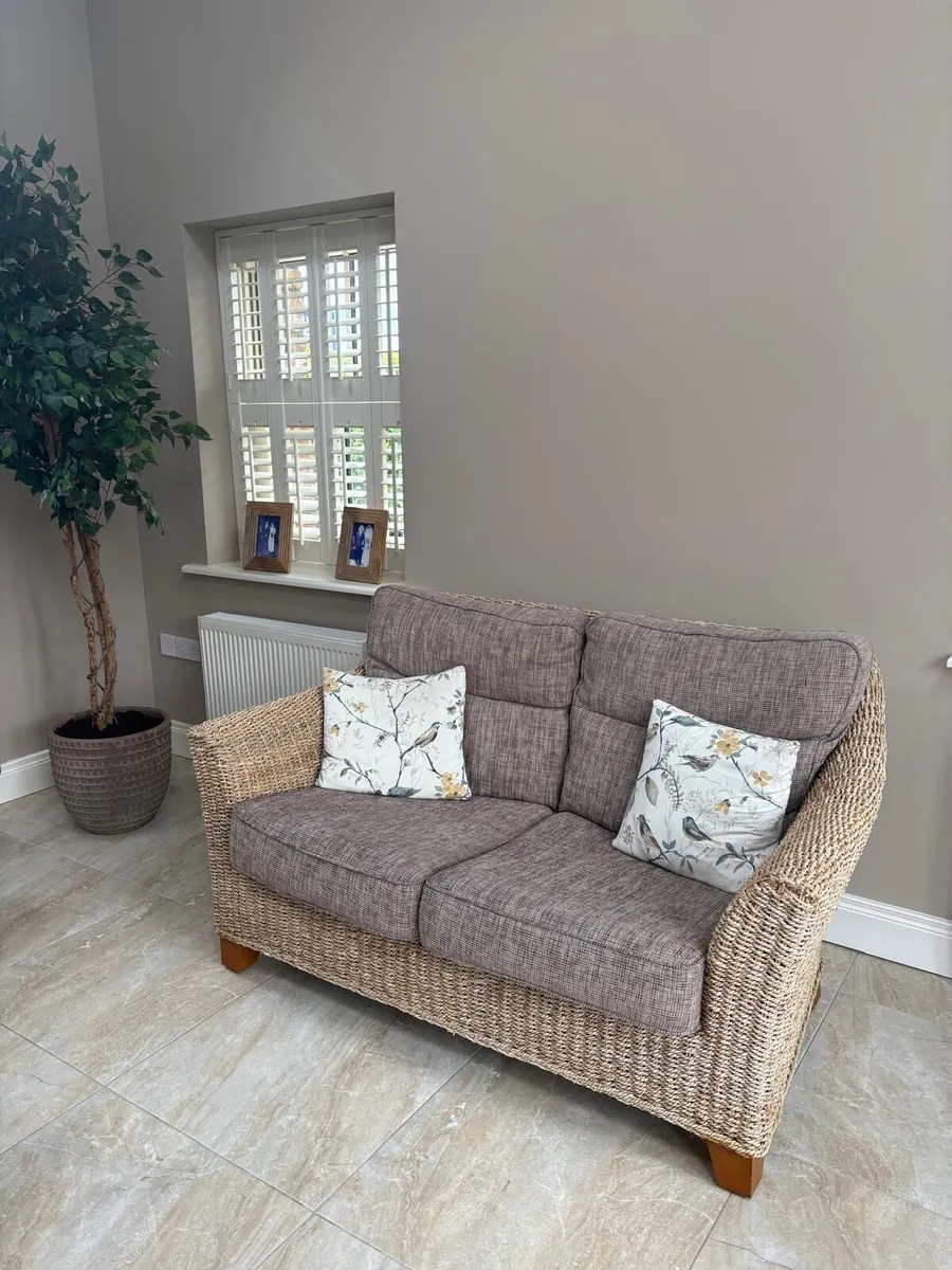 Sun room wicker furniture - Image 1