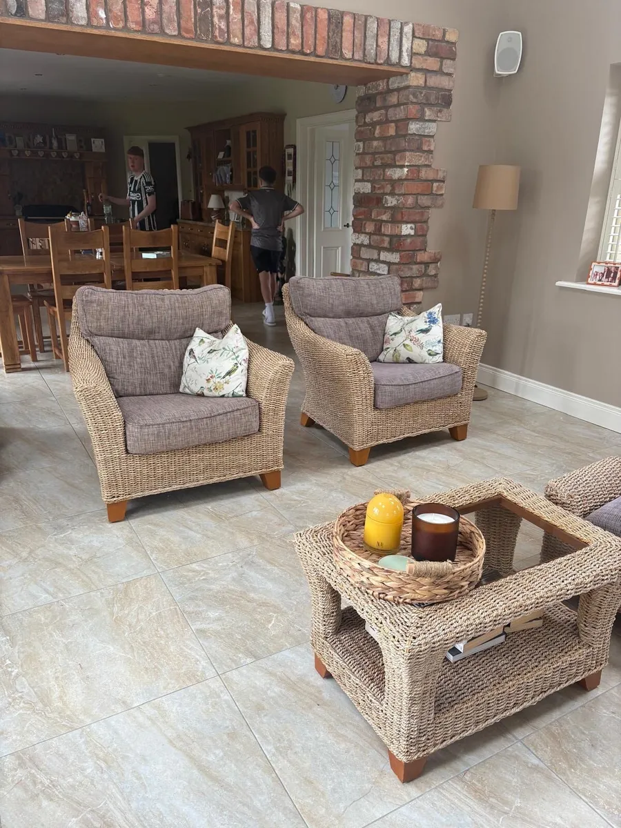 Sun room wicker furniture - Image 3