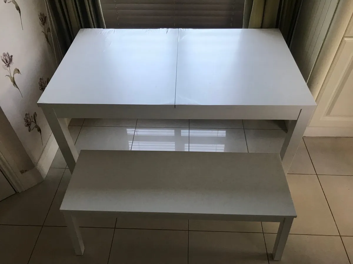 Expandable kitchen table and bench - Image 1