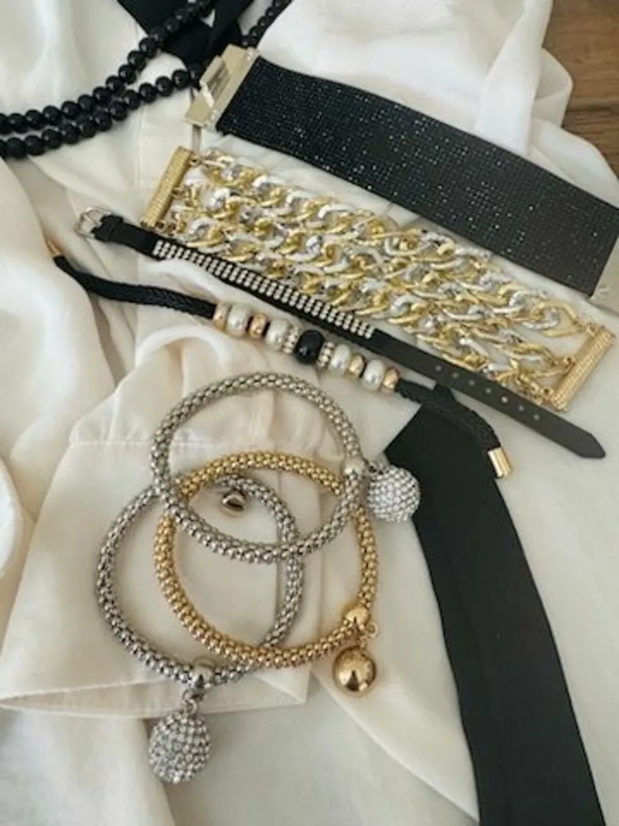 Jewellery & accessories sale - Image 1
