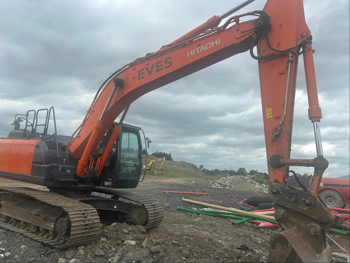 Excavator Hitachi 210 LC -6 - Image 3