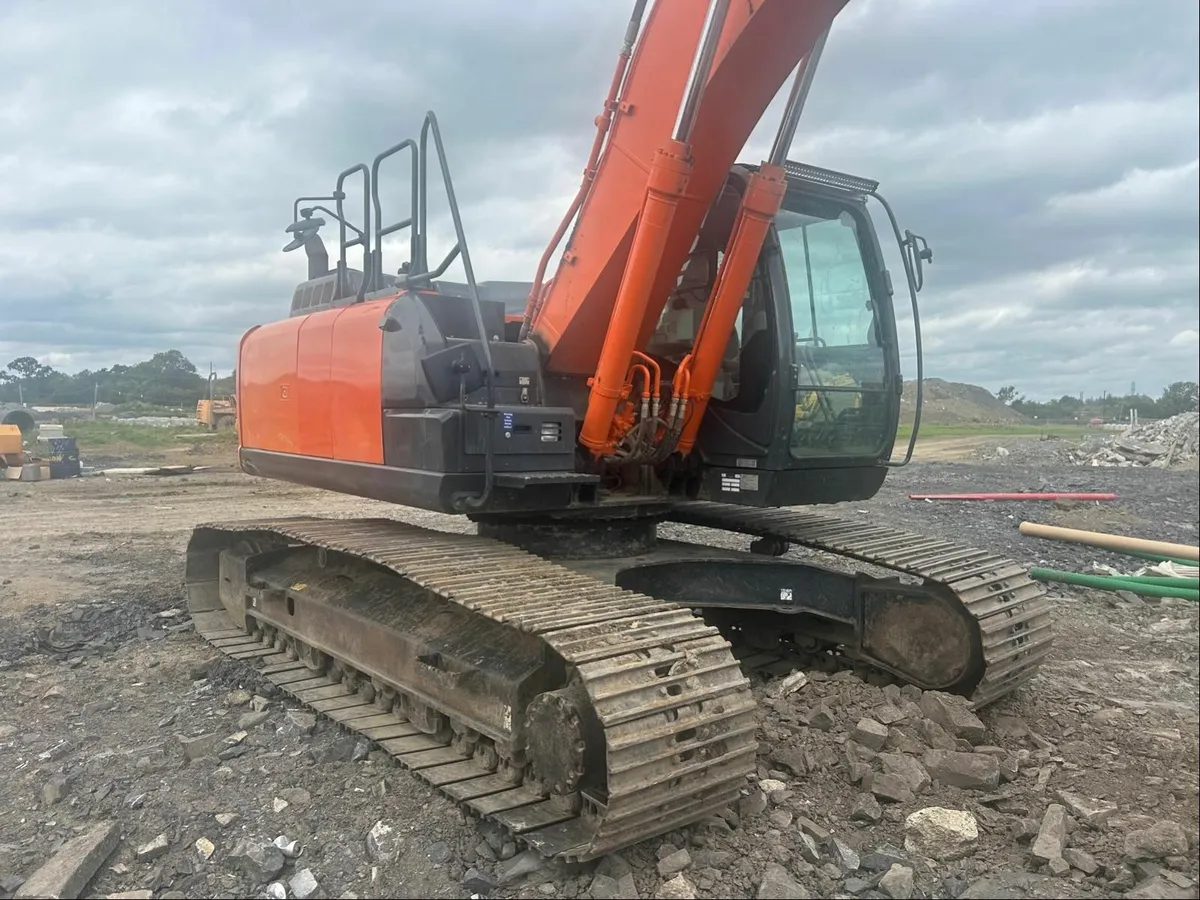 Excavator Hitachi 210 LC -6 - Image 4