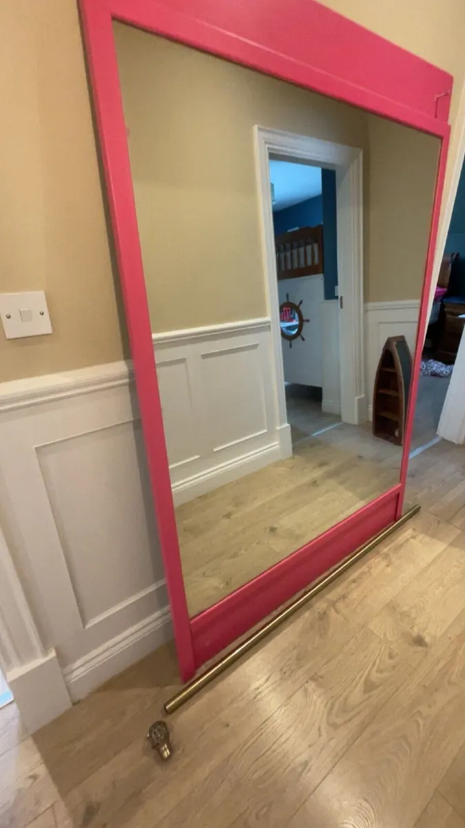 Mirror and pole - Image 1
