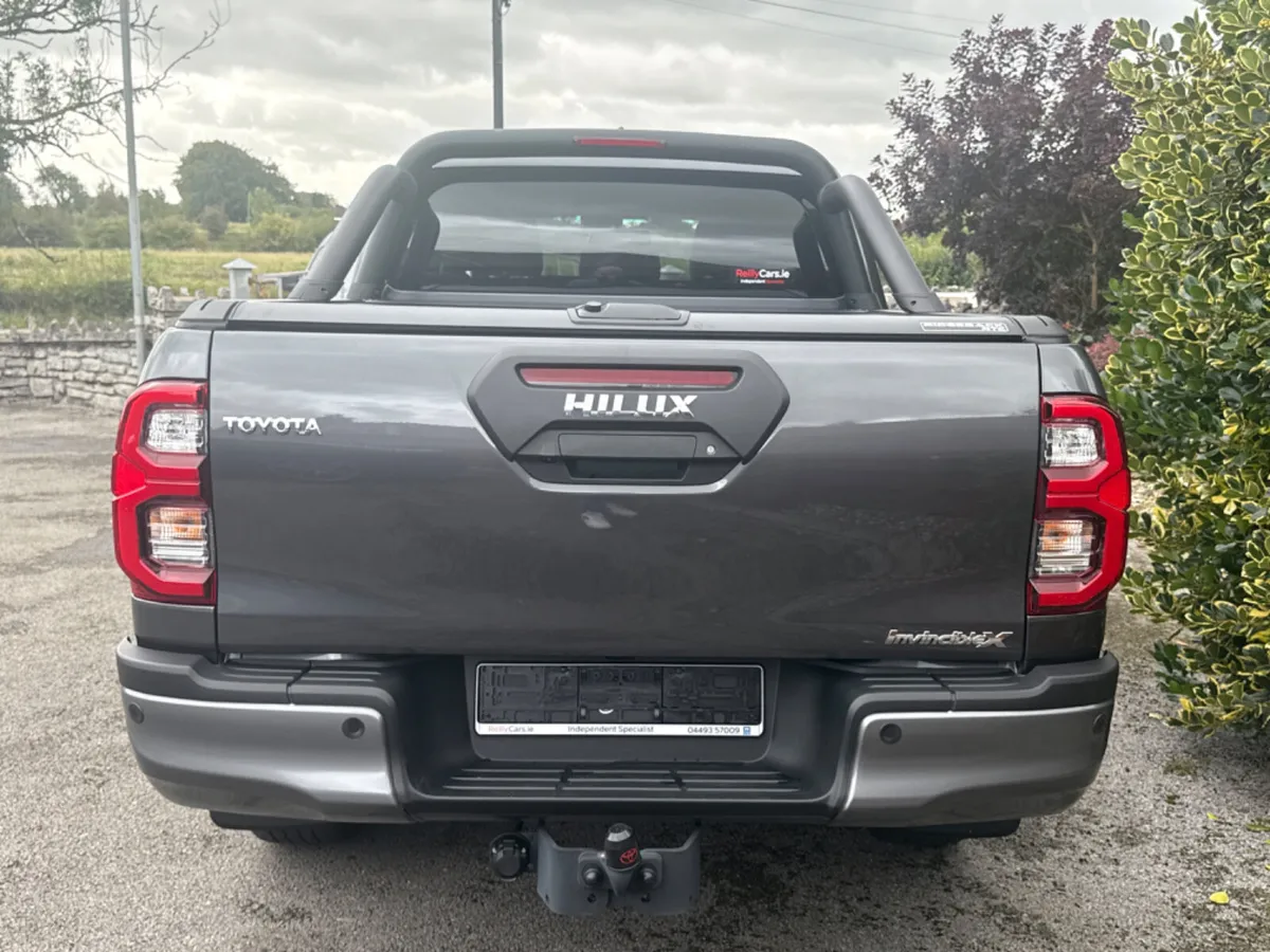 2025 Toyota HILUX  INVINCIBLE  X 2.8 Diesel Auto - Image 3