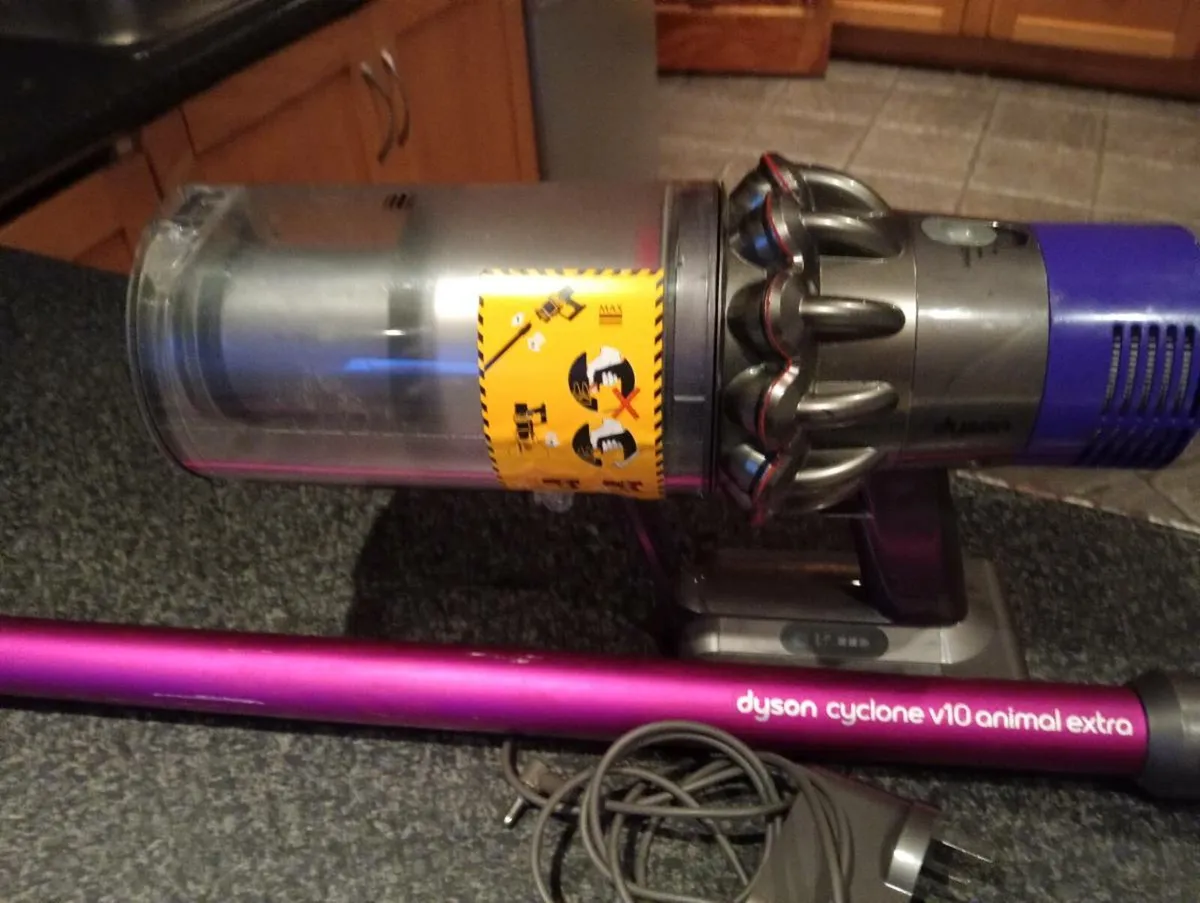 Dyson v10 animal extra vacuum - Image 3