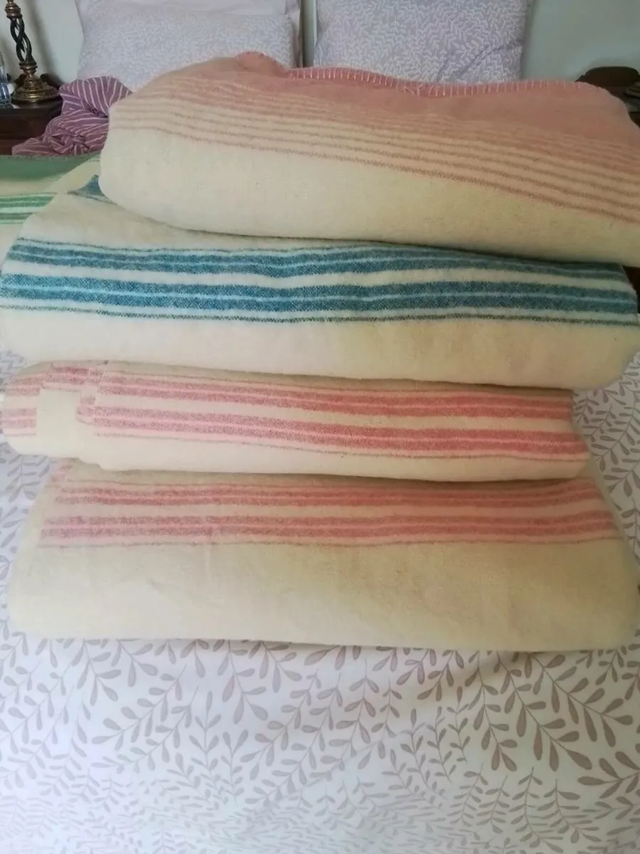 Vintage Foxford pure new wool blankets - Image 1
