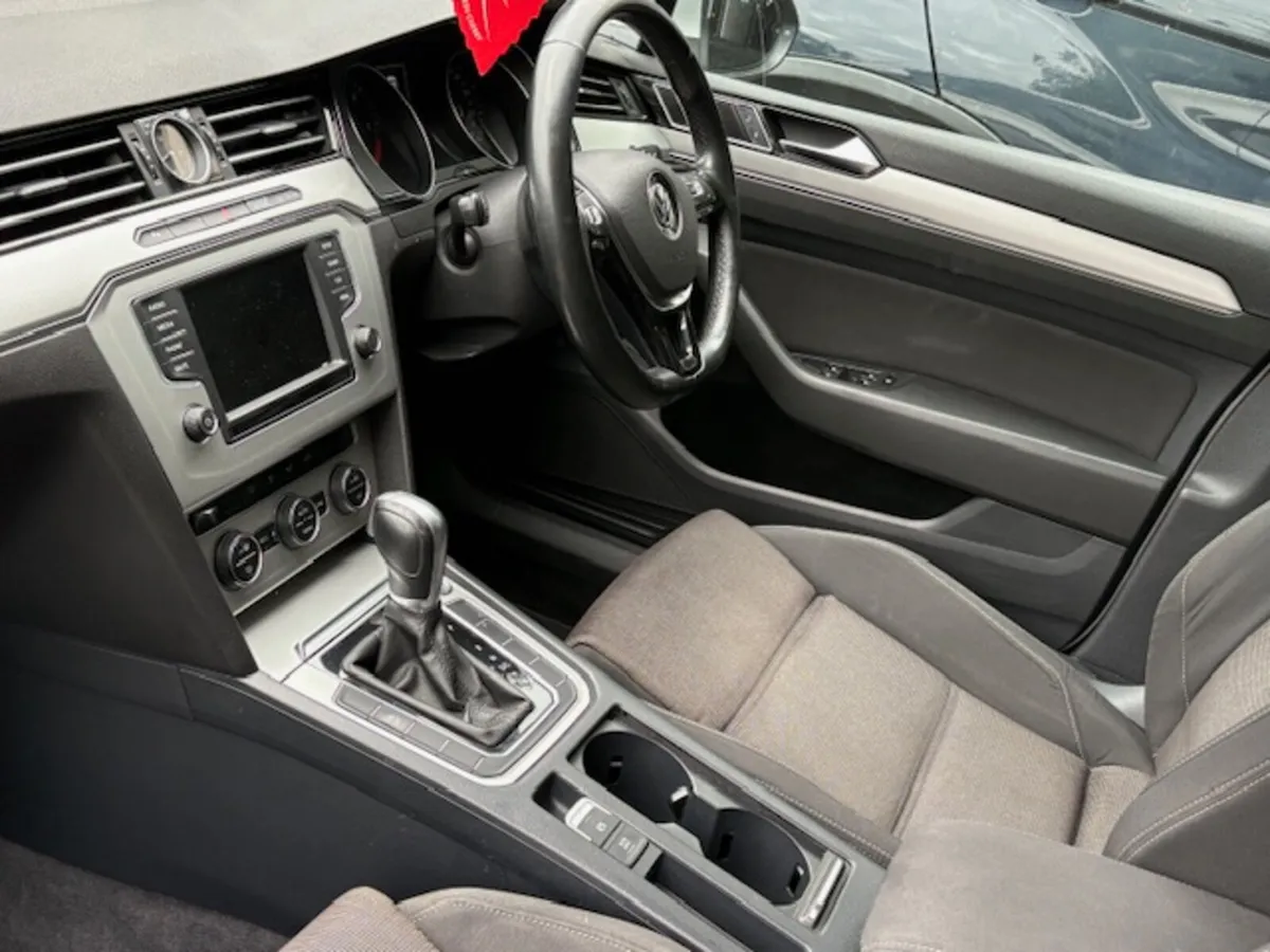Volkswagen Passat 2015 - Image 4