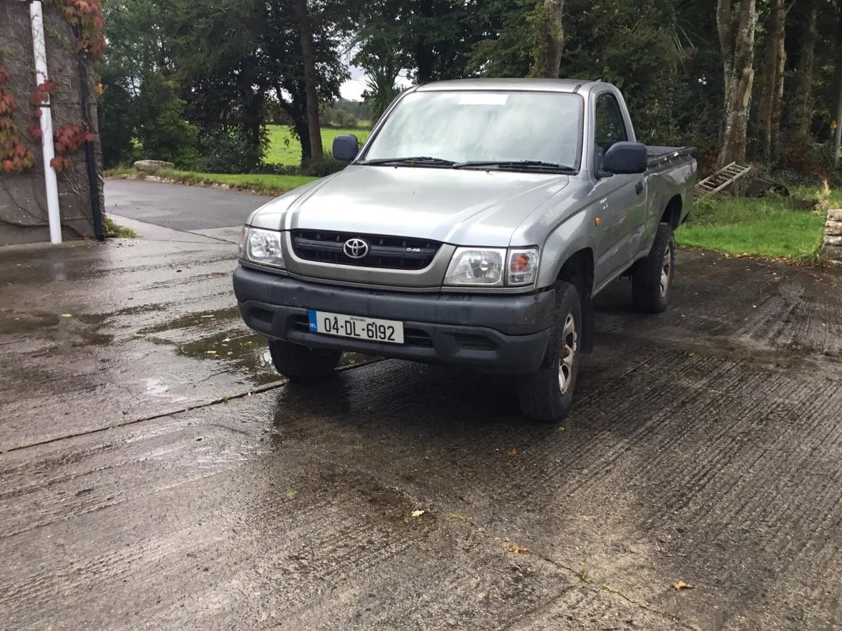 Toyota Hilux truck - Image 3