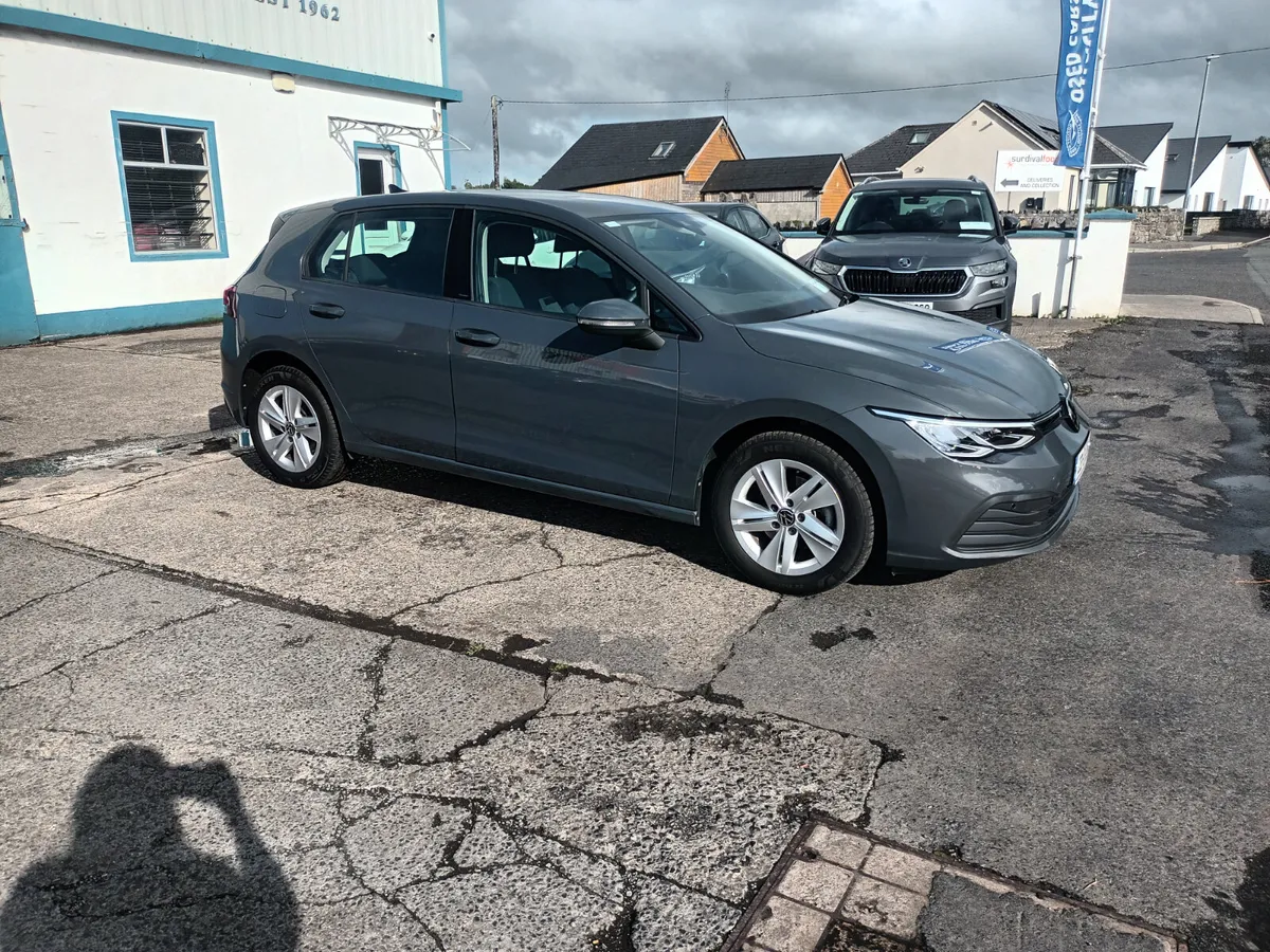 2023 Volkswagen Golf 2.0 TDI 115HP Life - Image 2