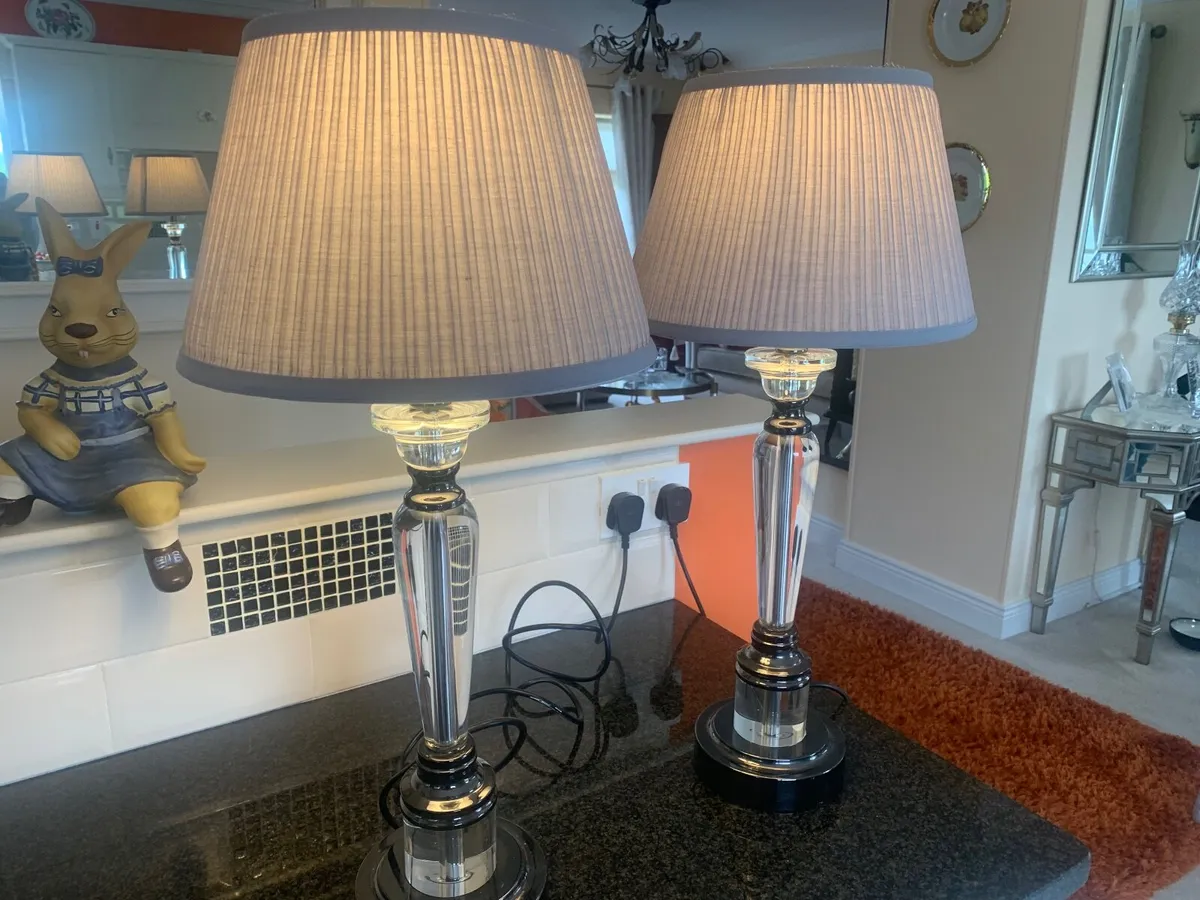 Table. Lamps - Image 1