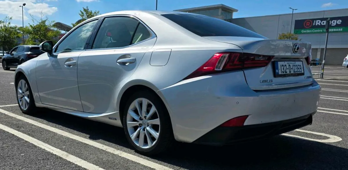 2013 Lexus IS300h Hybrid - Image 4