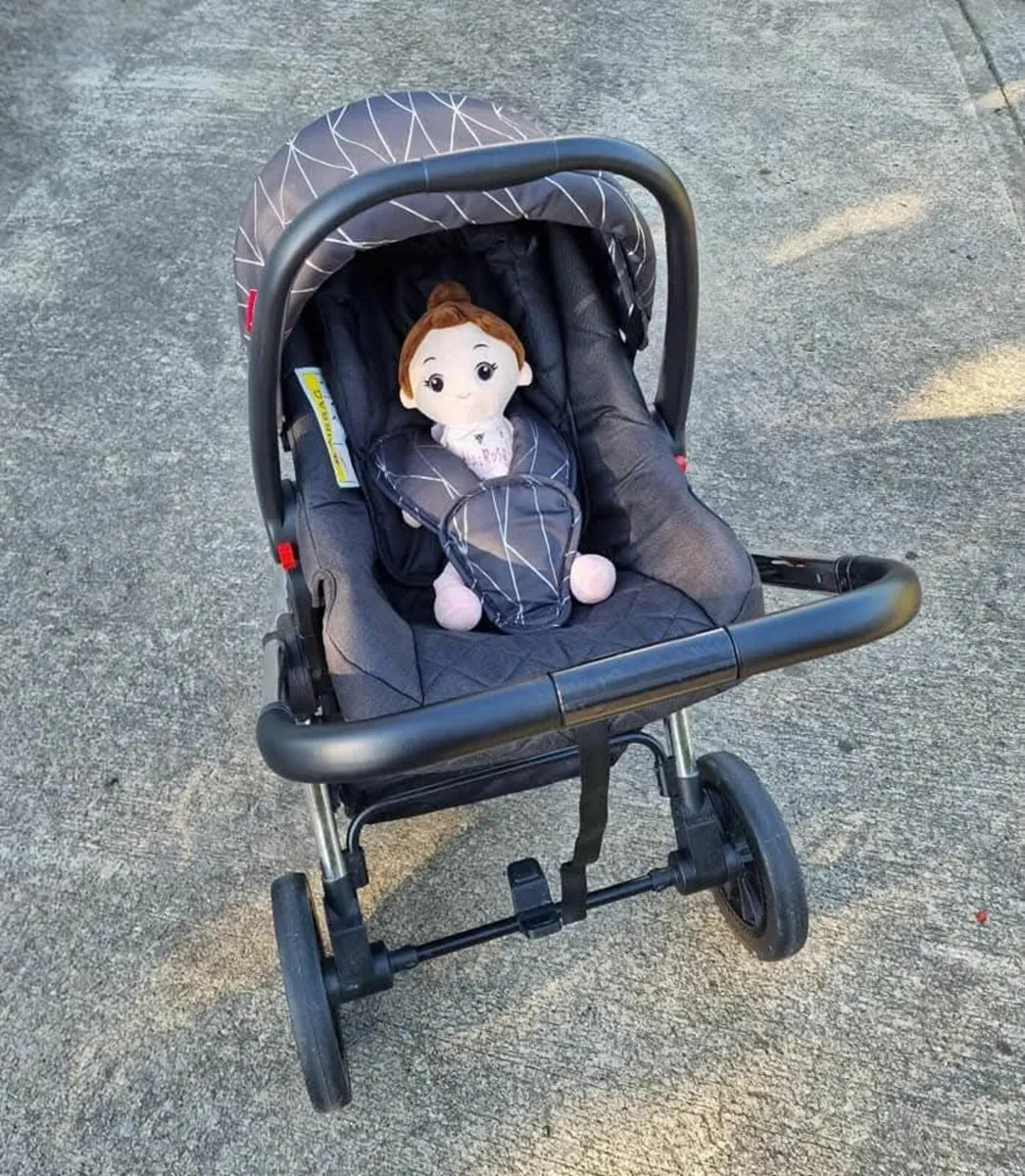 Pram - Image 1