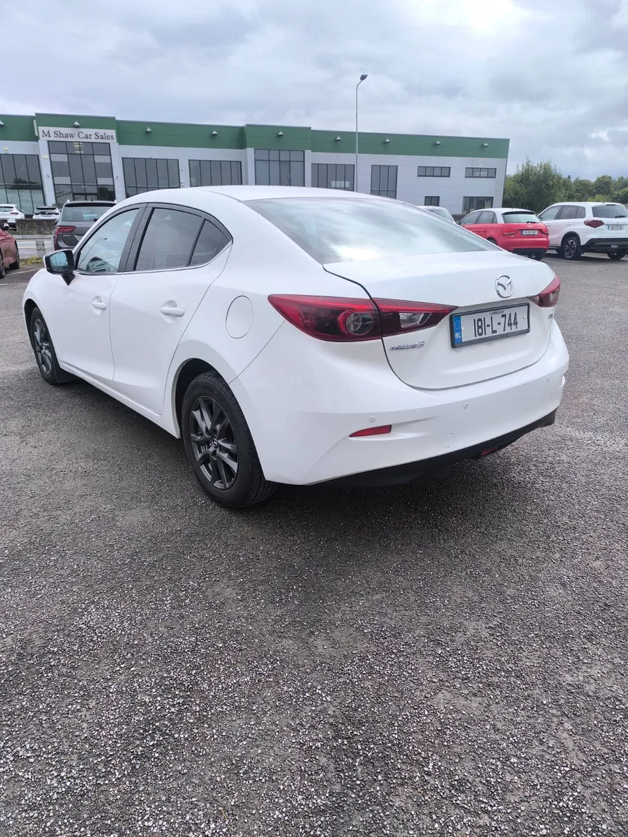 181 Mazda 3 . - Image 3