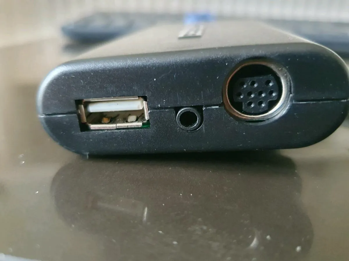 USB /IPOD Denision 300 gateway - Image 3