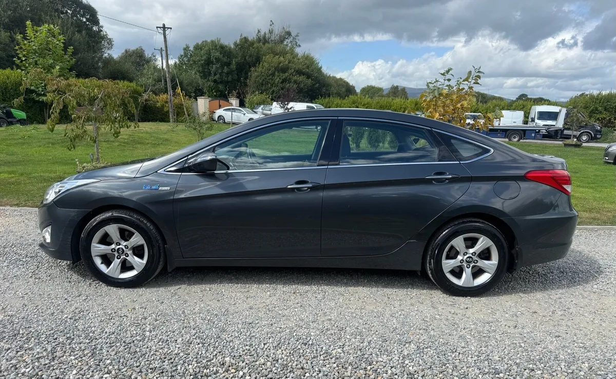 Hyundai i40 Taxed & Tested - Image 3