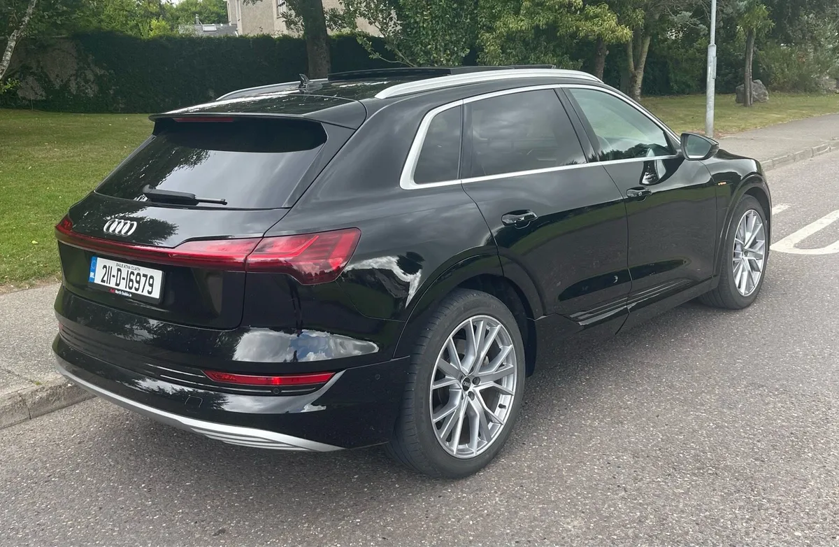 2021 Audi E-tron Panoramic sunroof - Image 3