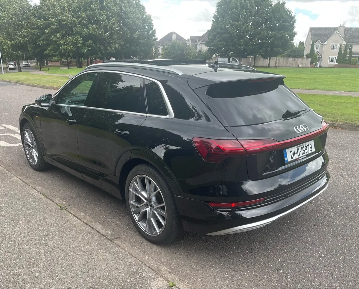 2021 Audi E-tron Panoramic sunroof - Image 4