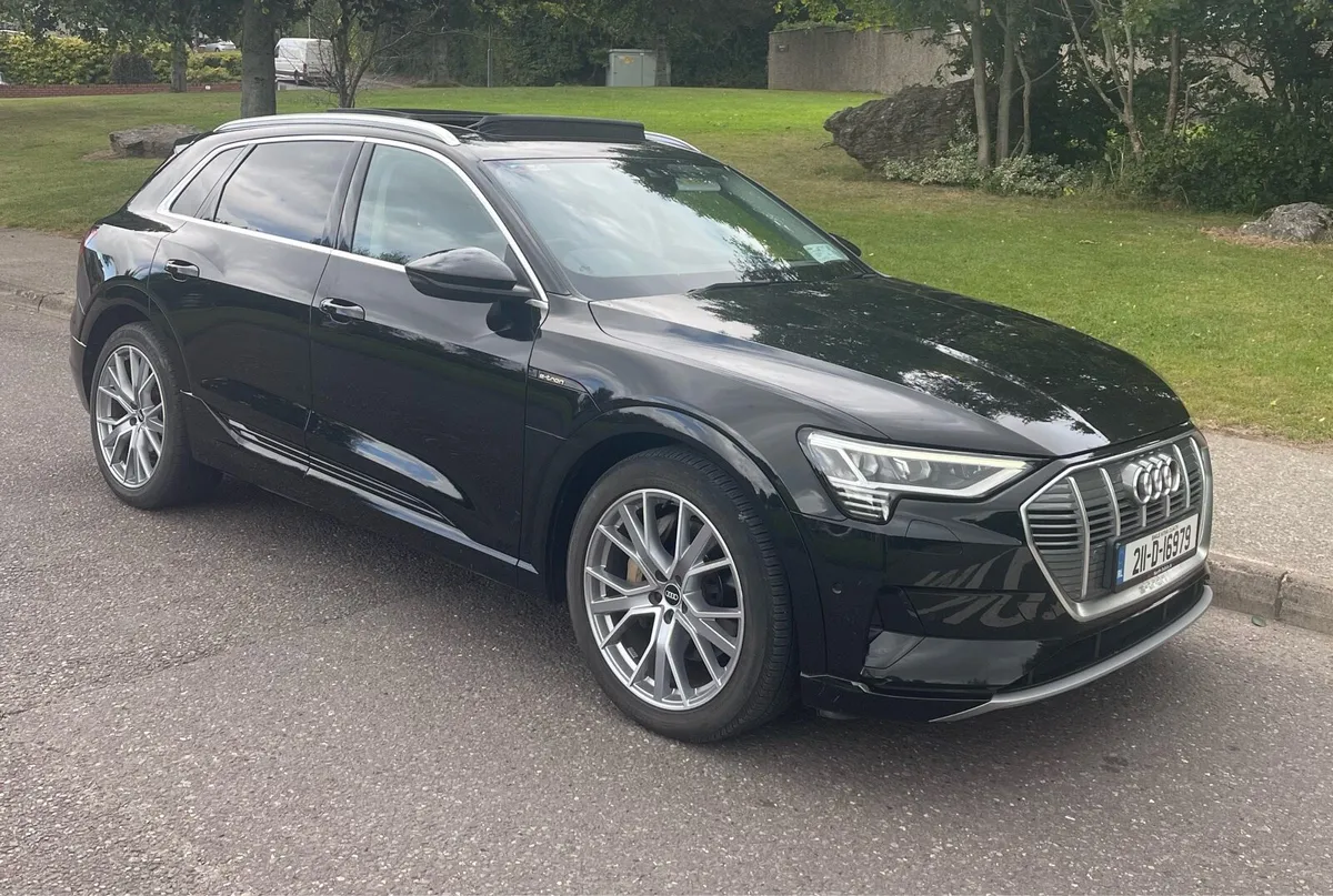 2021 Audi E-tron Panoramic sunroof - Image 2