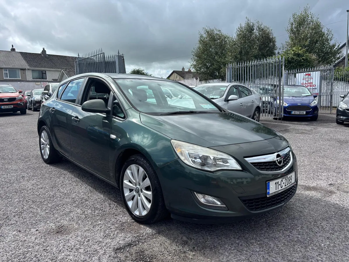 Opel Astra 2011  PETROL  1.4  NEW  MODEL - Image 1