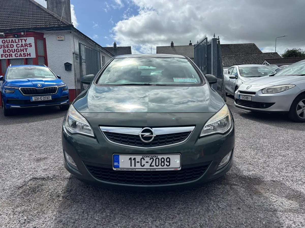 Opel Astra 2011  PETROL  1.4  NEW  MODEL - Image 2