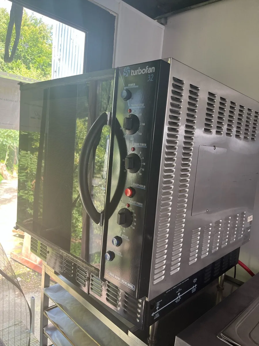 Large Blue Seal Turbofan 32 Gas oven - Image 1