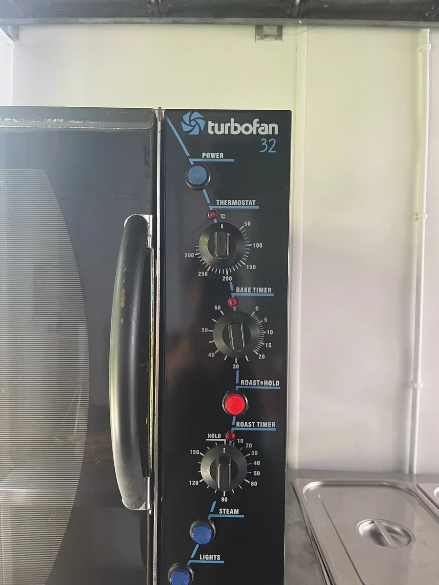 Large Blue Seal Turbofan 32 Gas oven - Image 2