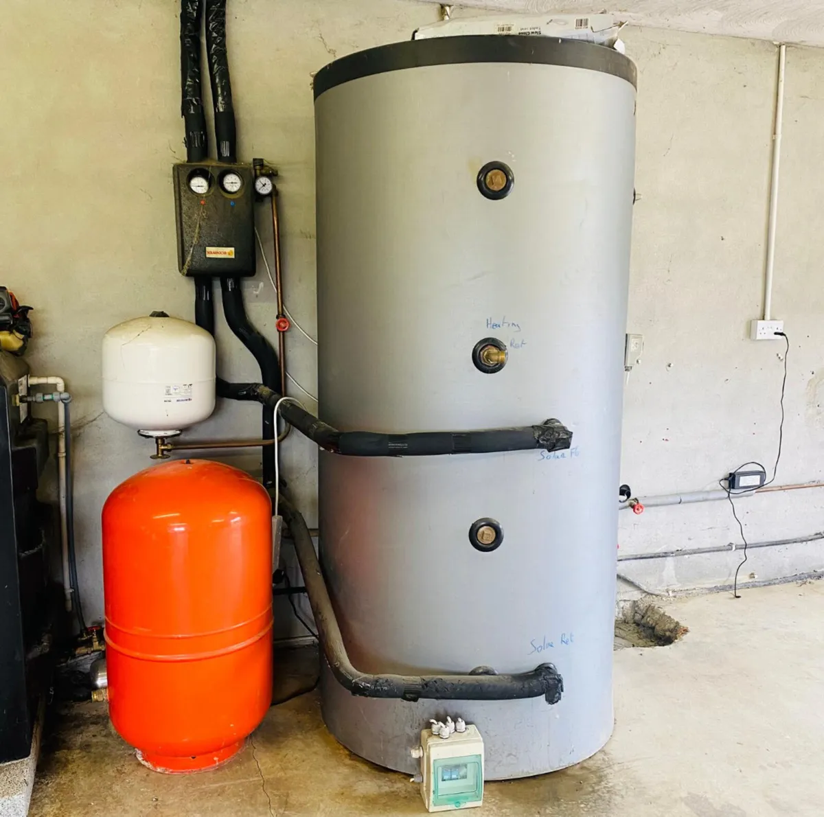 1000ltr Tank + vessel and solar panel controls