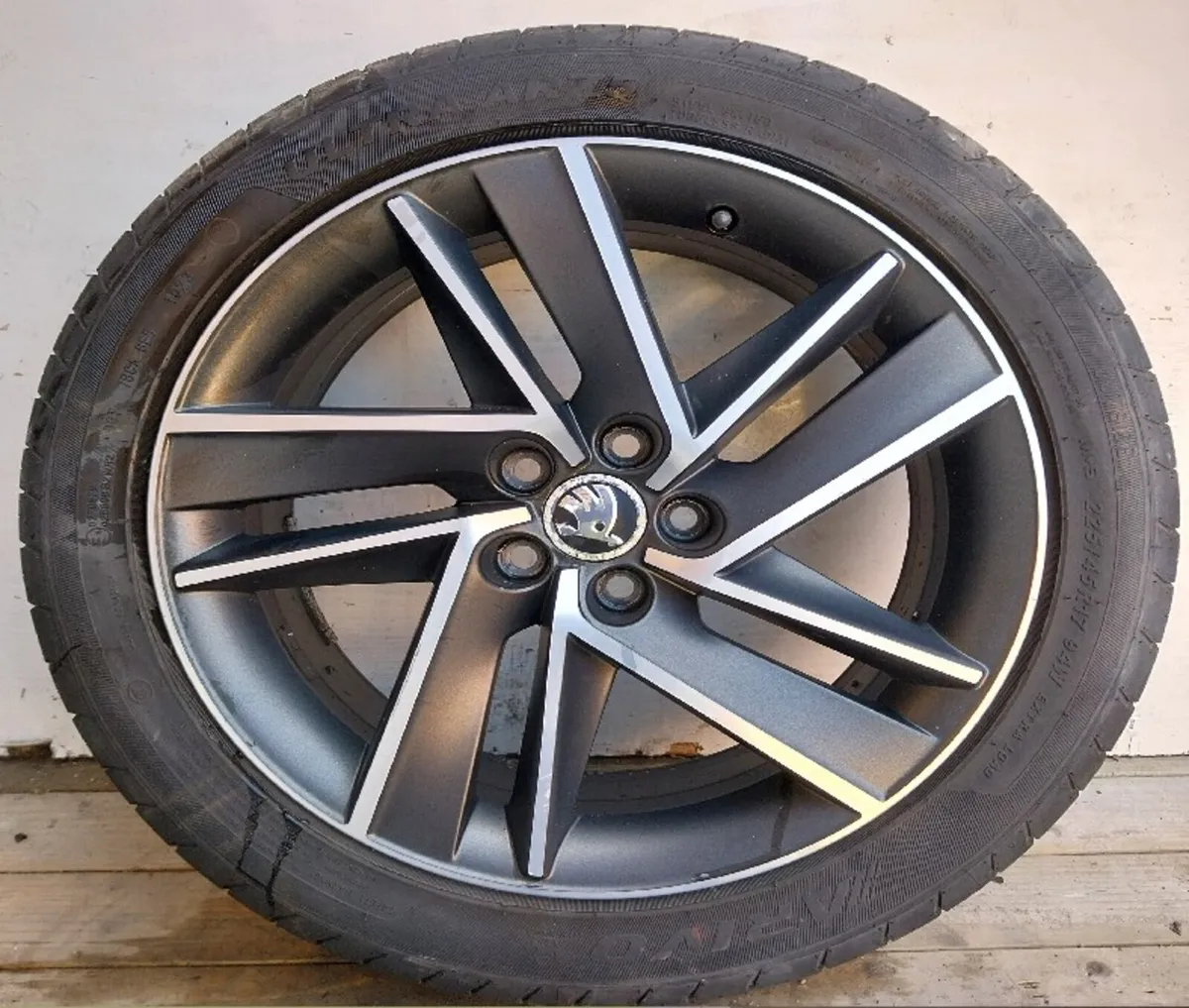 2017 Skoda Rapid Alloy Wheel Set 17" 225/45 R17 - Image 1